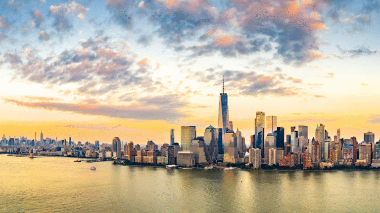 Best New York City helicopter tours — Manhattan skyline and Statue of Liberty aerial view