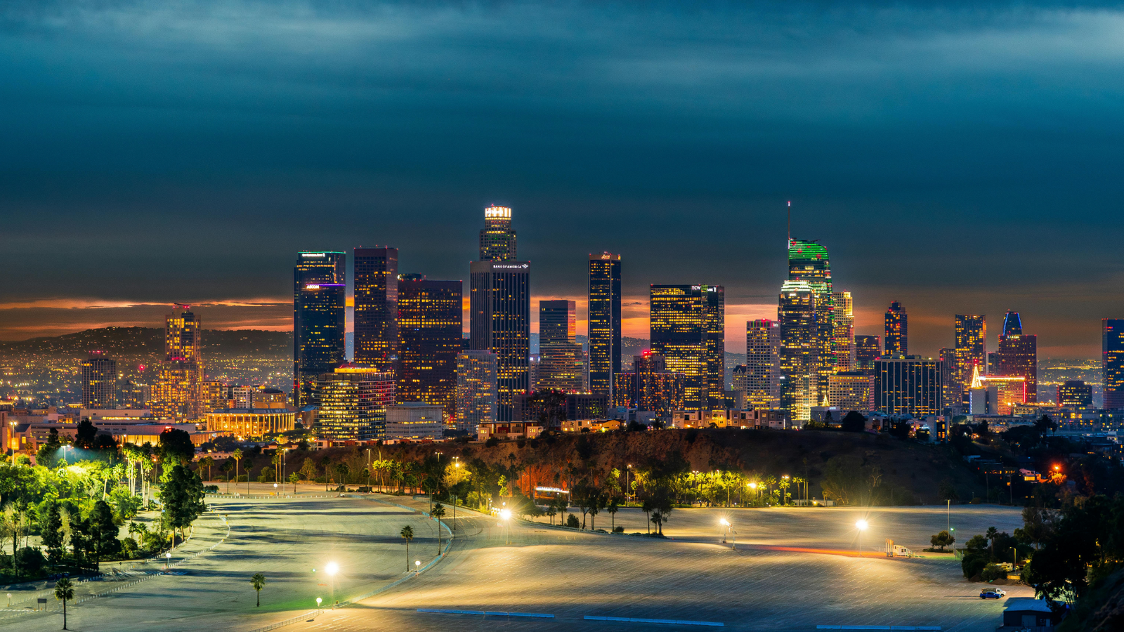 Best Los Angeles helicopter tours — Hollywood Sign, Santa Monica and LA skyline aerial view, California