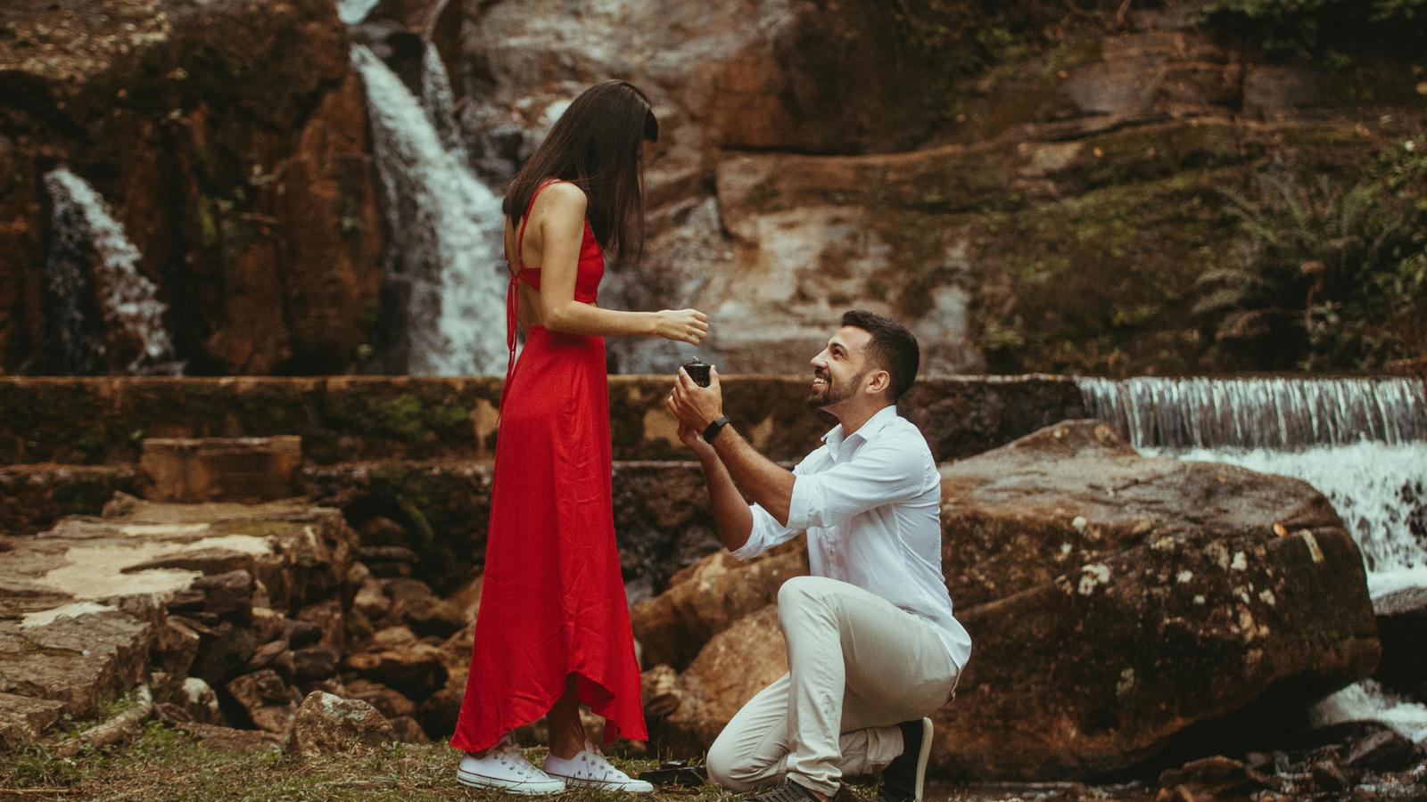 Top helicopter wedding and proposal tour reviews 2026 — expert-curated romantic experiences including Grand Canyon ceremonies, Manhattan skyline proposals and Hawaii elopements