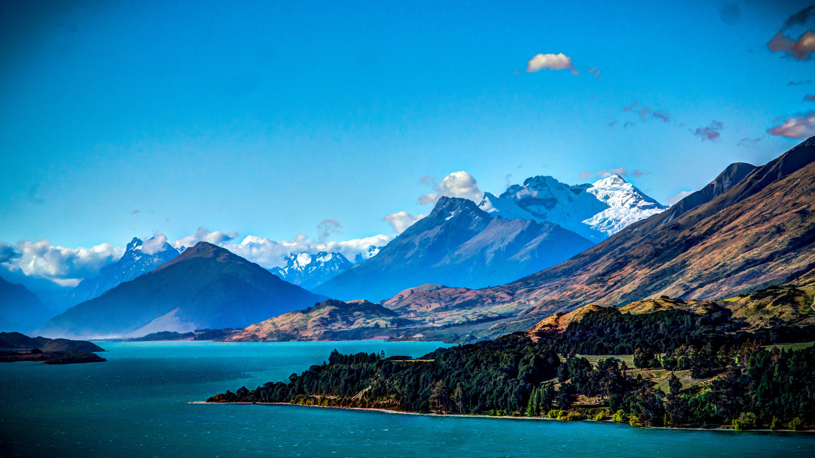 Best Queenstown New Zealand helicopter tours — Fiordland, Southern Alps and Milford Sound aerial view