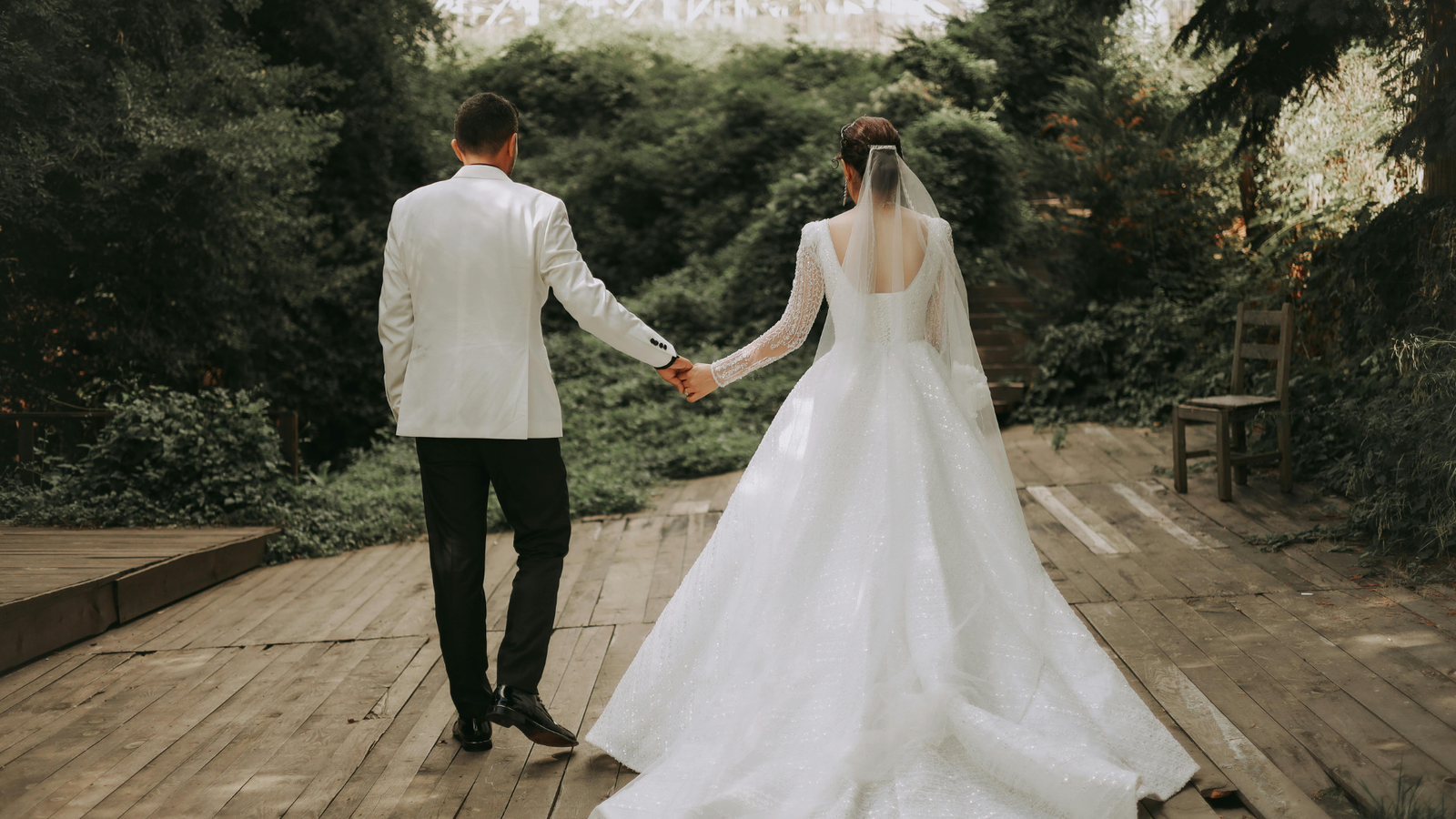 Best helicopter wedding tour reviews 2026 — expert-reviewed intimate ceremony experiences from Grand Canyon elopements to Hawaii beach weddings and New Zealand mountain picnics