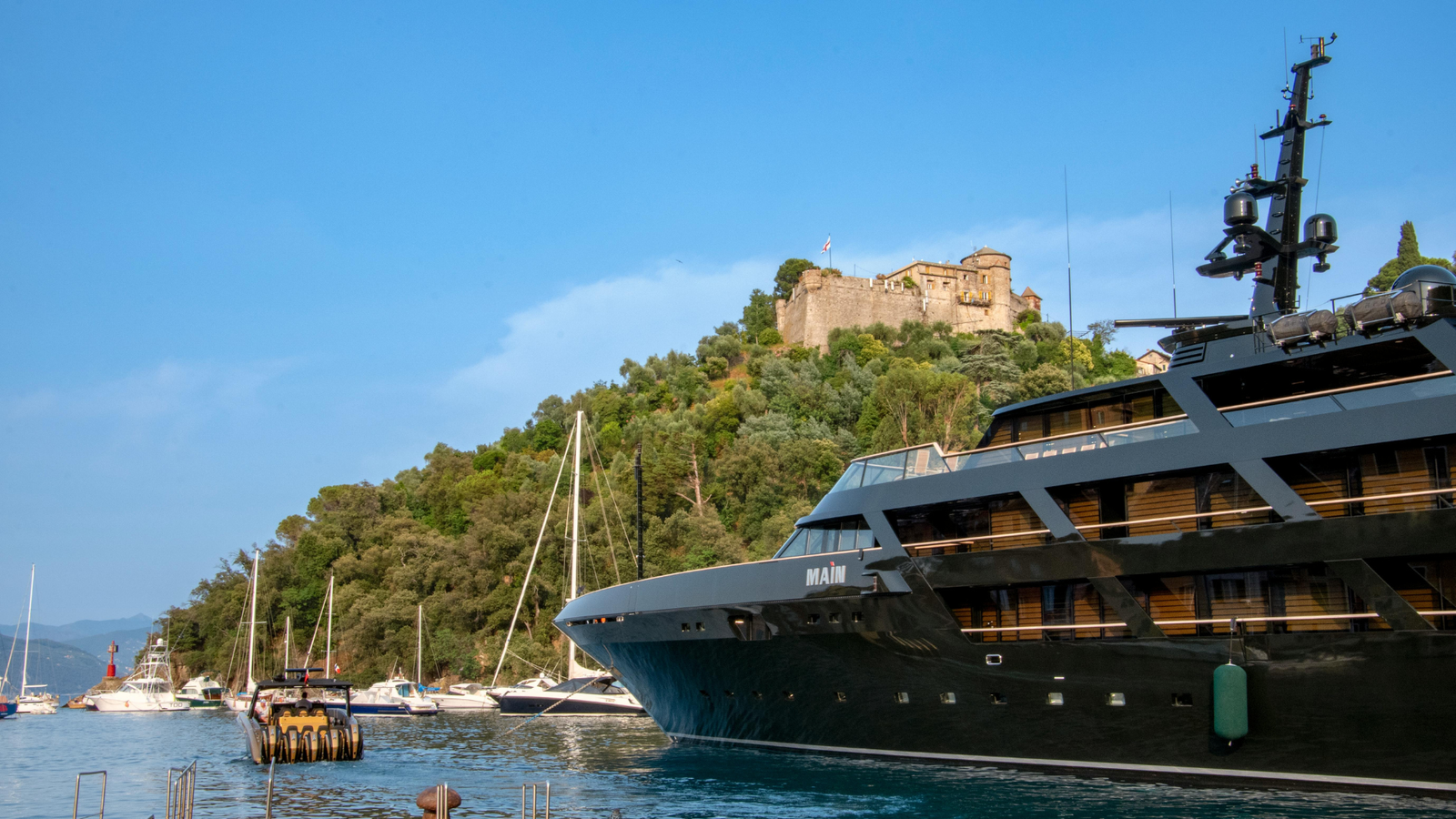 London VIP yacht and helicopter tour review 2026 — private River Thames sailing with Michelin-star dining and after-hours museum access