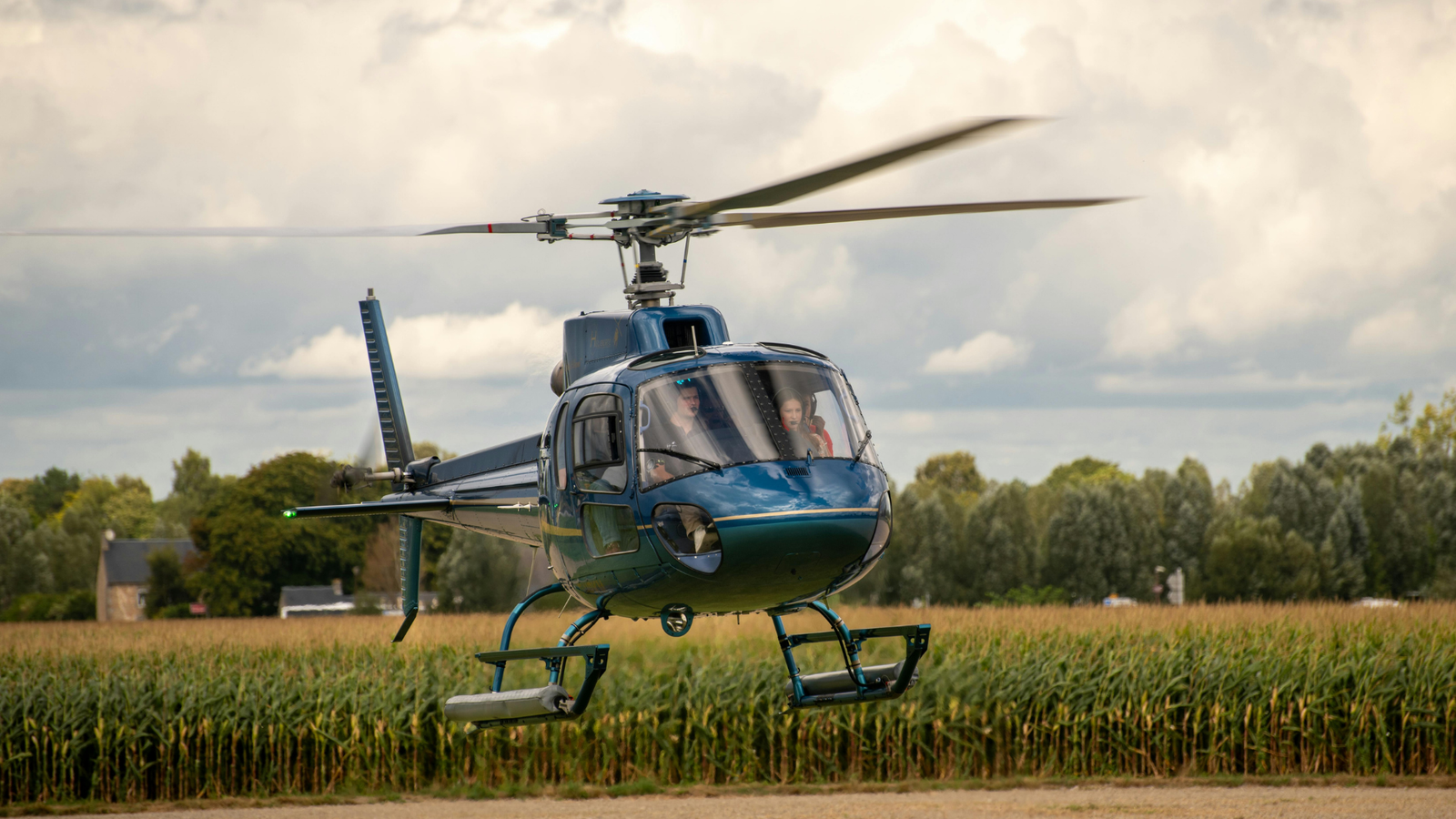 Helicopter tour planning guide 2026 — safety checklist, booking tips, what to wear, and the best time to book your helicopter tour