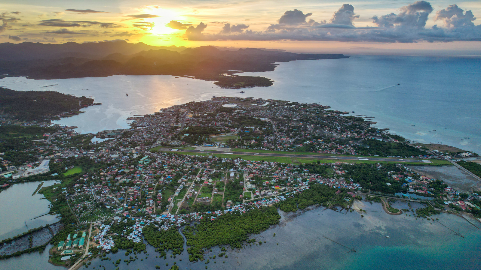 Helicopter tour aerial review — expert-rated helicopter flights over landmark destinations including Kauai, Las Vegas, New York City, Dubai, and Iceland