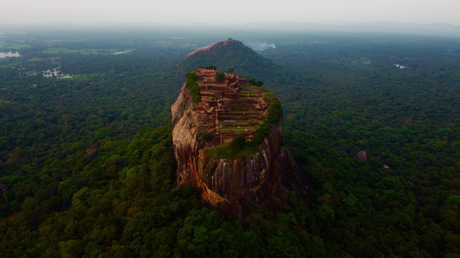 Sri Lanka honeymoon tour review 2026 — luxury couple experiences with tropical beaches, tea country highlands and UNESCO World Heritage cultural sites